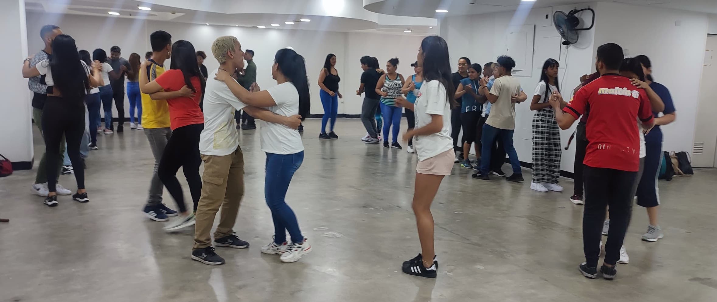 Rueda de salsa casino en Academia de baile en Caracas Introvert Dance