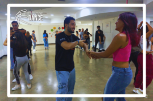 como sacar a bailar a una mujer en una discoteca, como sacar a bailar a una mujer en un baile.