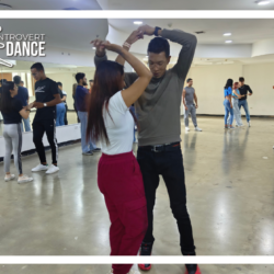 Cómo guiar a la mujer en el baile, ¿Deseas indicarle a una chica que pasos hacer al bailar?
